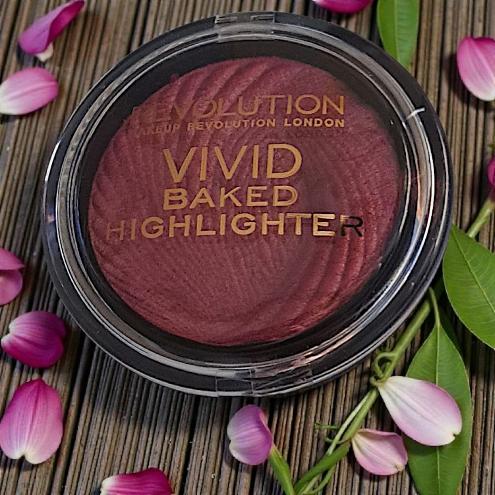 MAKEUP REVOLUTION – VIVID BAKED HIGHLIGHTER (ROSEGOLD LIGHTS) – NEW